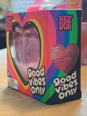SCHYLLING | NeeDoh Heart 'Good Vibes Only' Squeeze Fidget Toy
